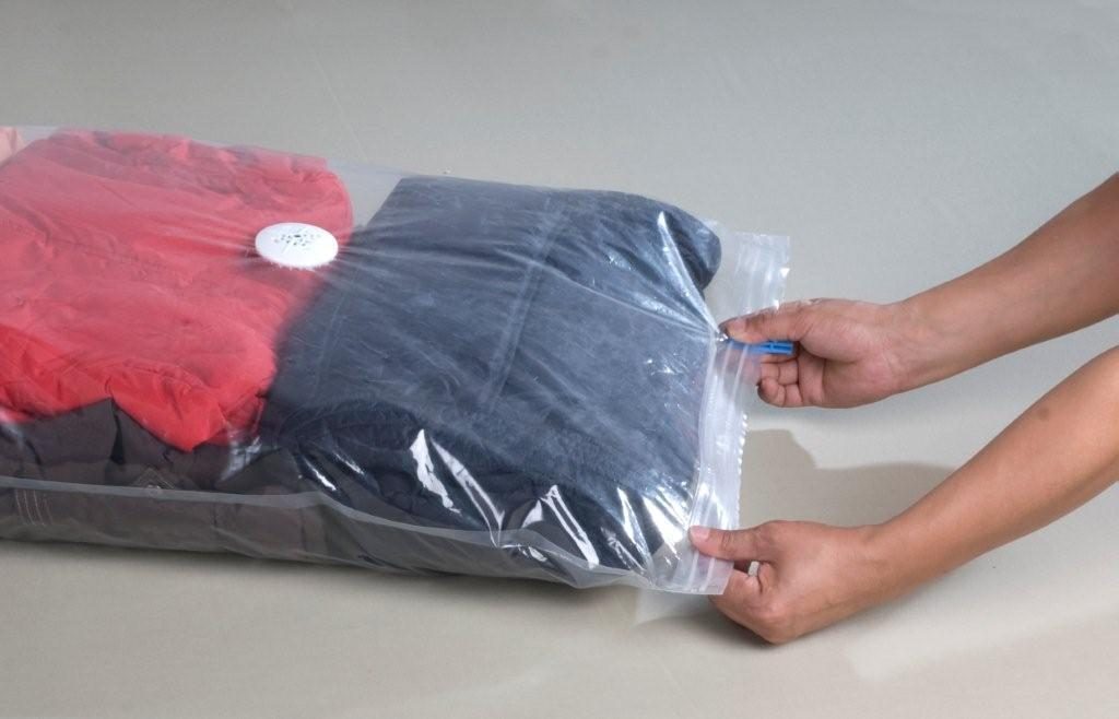 Clothes vacuum sealer bags